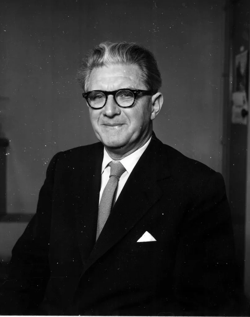 046 Fred Schonell