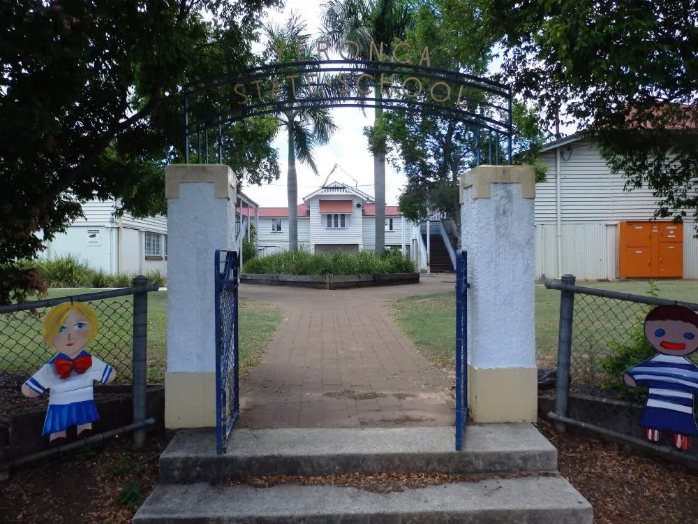 100. park road entrance gateway; view from west (ehp, 2016)